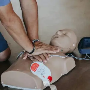 gestes d'urgence chez le bébé